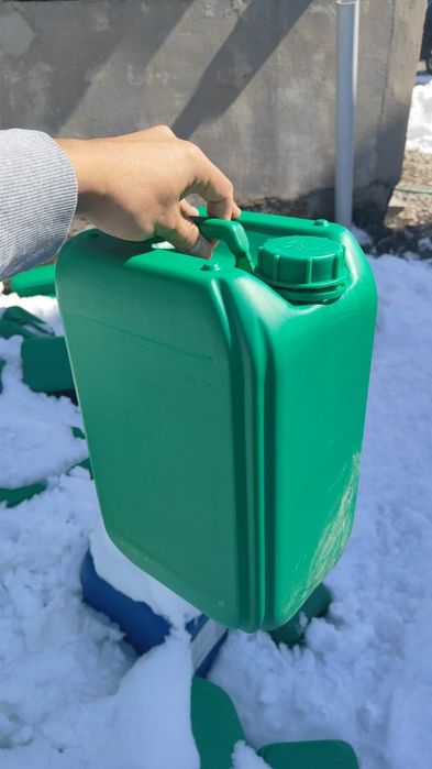 Продам срочно Канистры 10л. Оптом!
