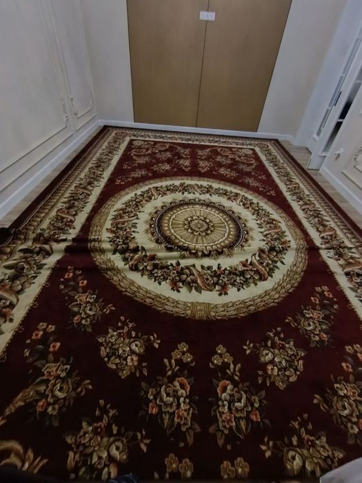 Gilam 3.5 eni    boyi 6.0 metr holati zor pachti tutilmagan