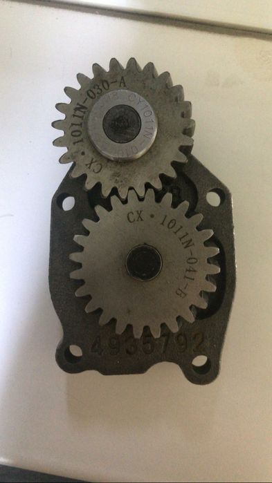 Продам масляный насос