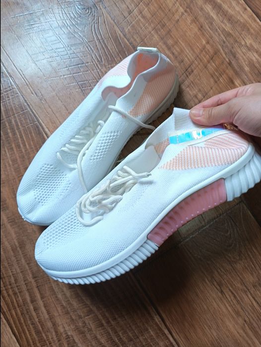 Кроссовки 40 размер женский новый