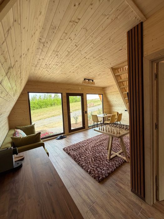 Se vine Cabana A-frame gata de locuit sau închiriat cu panorama deosebită