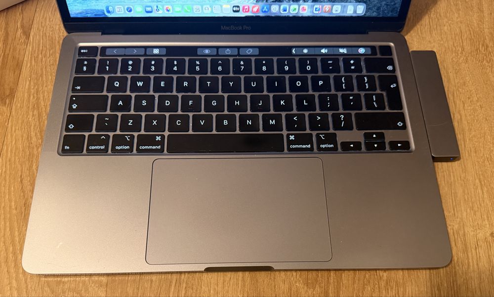 I7,  32GB Ram, 512Gb MacBook Pro 13-inch 2020 Four Thunderbolt 3 ports