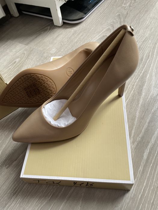 Michael kors нови обувки на ток