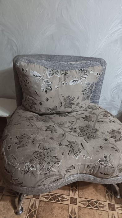 Продам диван и два кресла