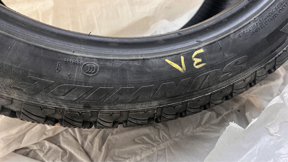 Шины 245/45/18.  Зимние