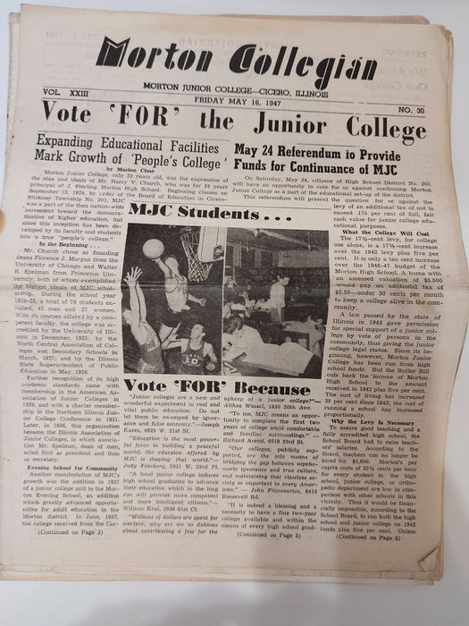 Продавам колекция стари вестници от Чикаго