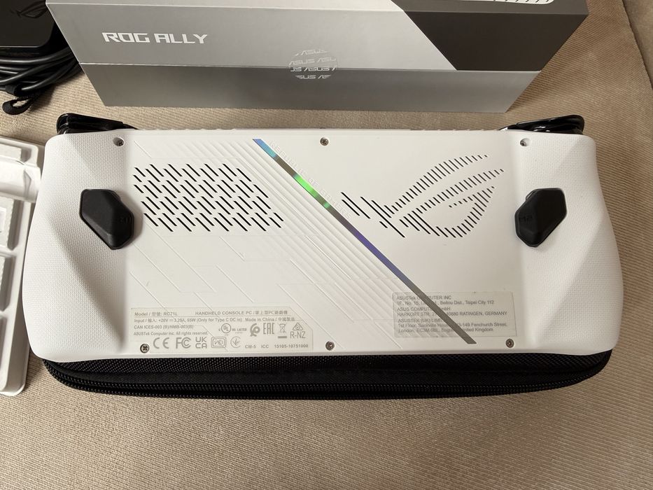 Asus ROG Ally RC71L Z1 Extreme 512GB – като нов, с калъф