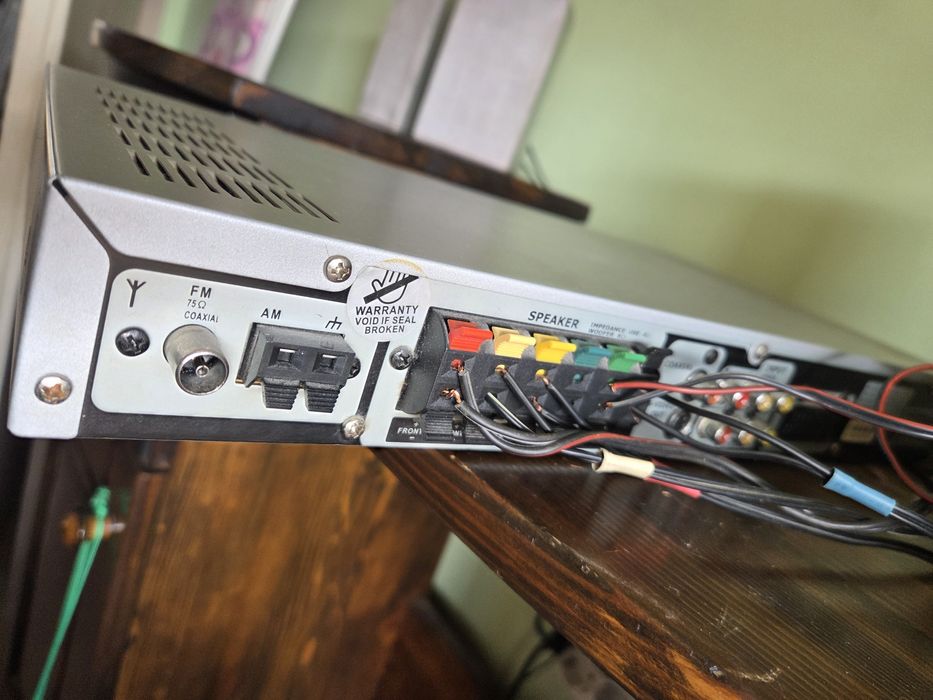 Продавам ДВД Mustek пробвах го свири на ем3 на радио