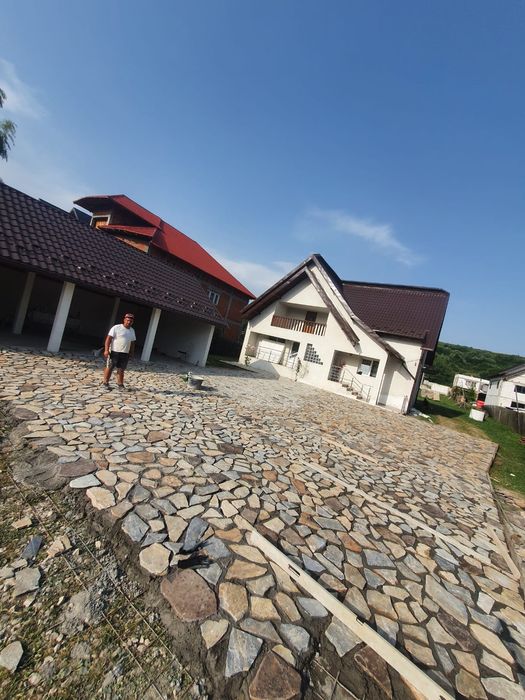 Vnd piatra si montez pentru cei interesati mai multe detalii nr