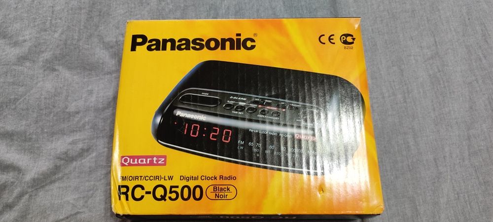 Электронные часы с радио  Panasonic. Б. У. В хорошем состоянии.