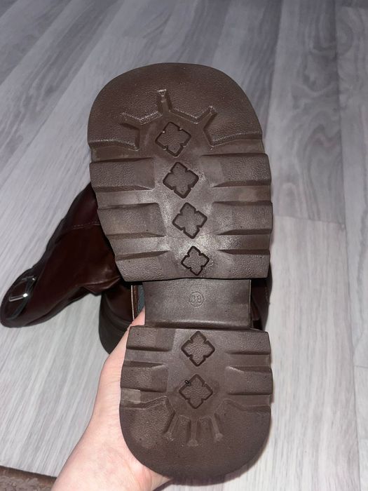 Продам Коричневые ботинки