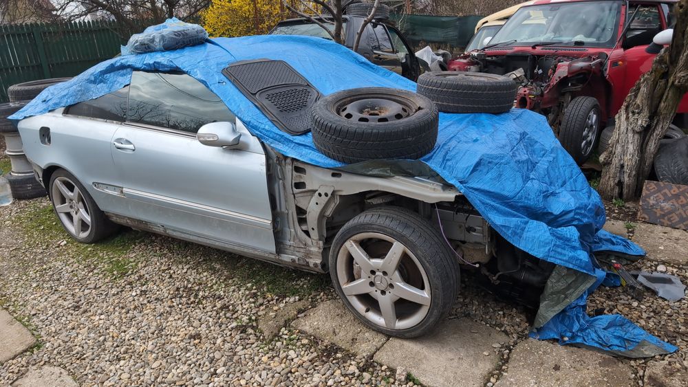 Dezmembrez Mercedes CLK W209 facelift și non-facelift, coupe/cabrio, culoare Tanzanite Blue Metallic și gri deschis.