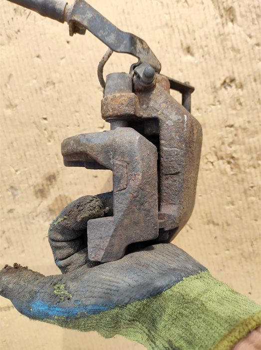 Ляв Преден Спирачен Апарат Mercedes E class W211 4Matic Tmodel 2008