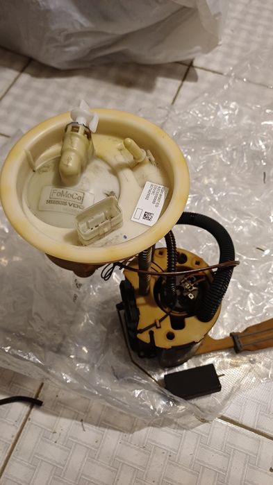 Родной с завода топливный насос в сборе. Фишки целые (даже железный не