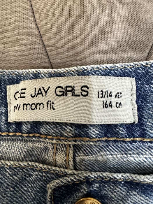 Джинсы  для девочки-подростка