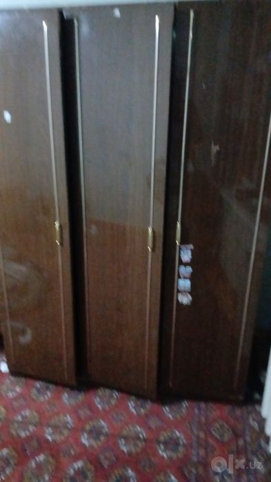 Shkaf sotiladi srochna gilam xam bor sotiladgan