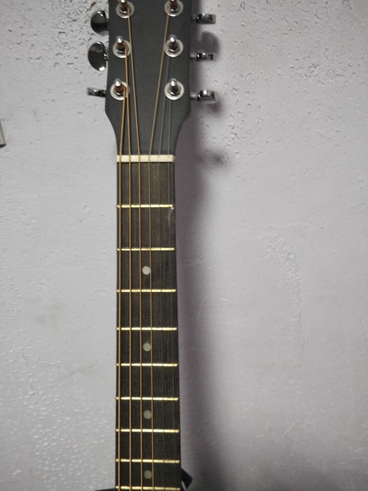 Акустическая гитара