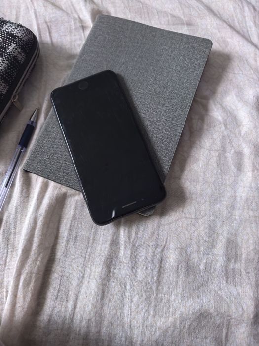 Продам iPhone-8  в хорошем состоянии