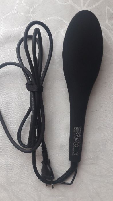 Четка за изправяне на коса