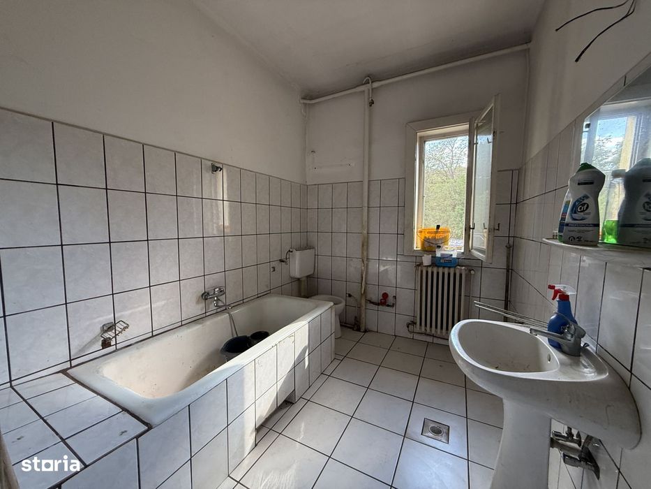 Apartament 3 camere, 72mp, etaj 1, 400m teren, garaj propriu- Complex