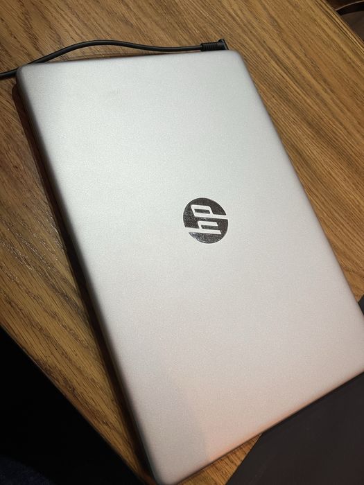 ноут бук hp (обсолютно новый)
