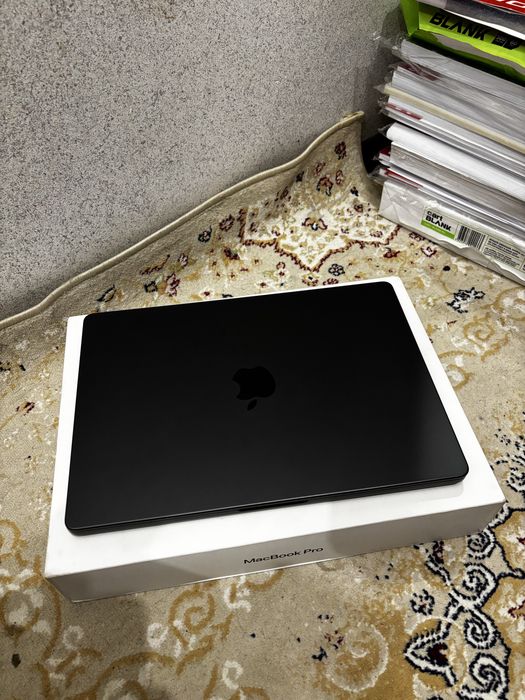 Macbook m4 pro 1tb срочно 820тыс дам сегодня состояние идеален