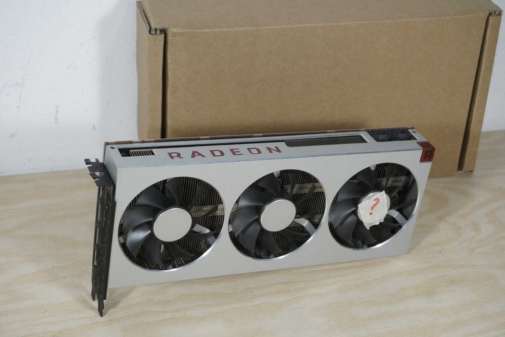 Radeon VII 16GB HBM2 AMD Radeon видеокарта (има забележки)/вкл. ДДС