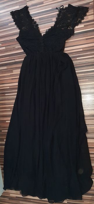 Rochie lunga neagră cu dantelă la bust marime M-L