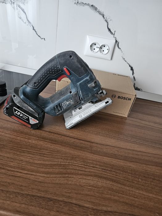 Fierăstrău pendular Bosch 18V (fără fir) – stare bună