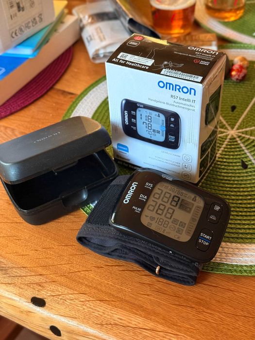 Апарат за кръвно OMRON