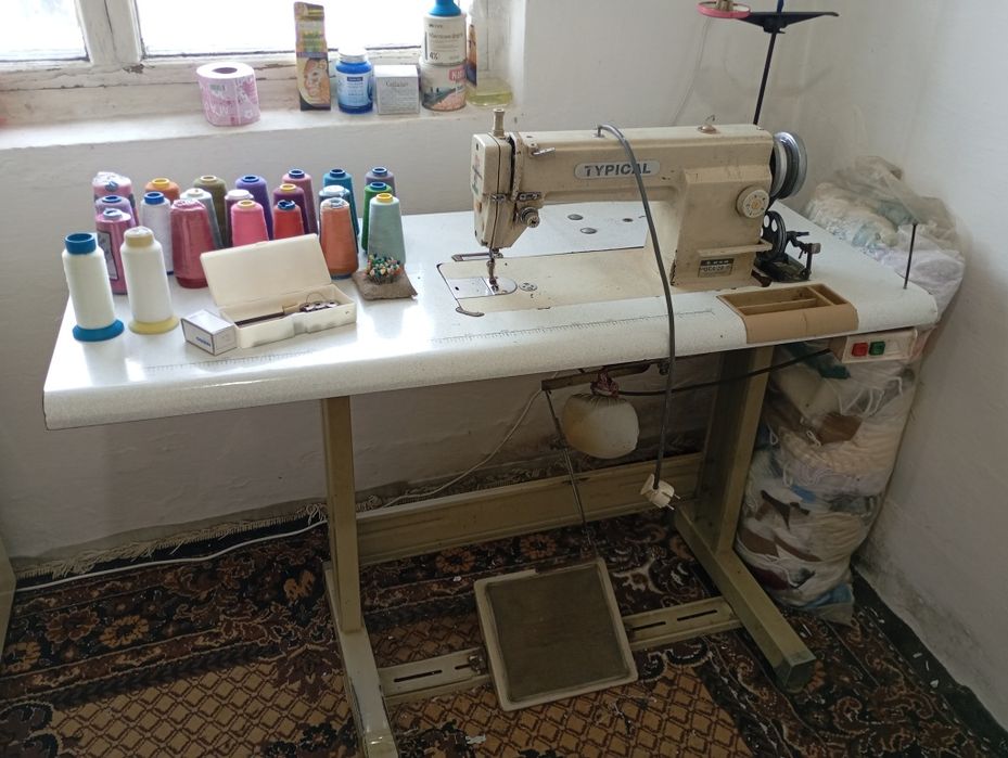 Продам швейную машинку