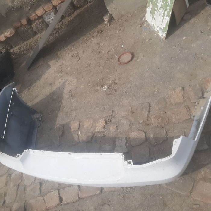 Nexia 2 ga  oldi orqa bamperlar  sotiladi.xolati zòr