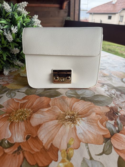 Чанта FURLA чисто нова