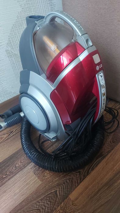 Пылесос Lg красный