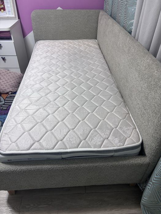 Кровать с мягкой спинкой