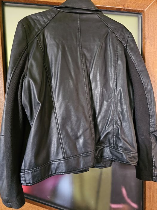 Jachetă din piele ecologică, stil biker – neagră, cu fermoar asimetric