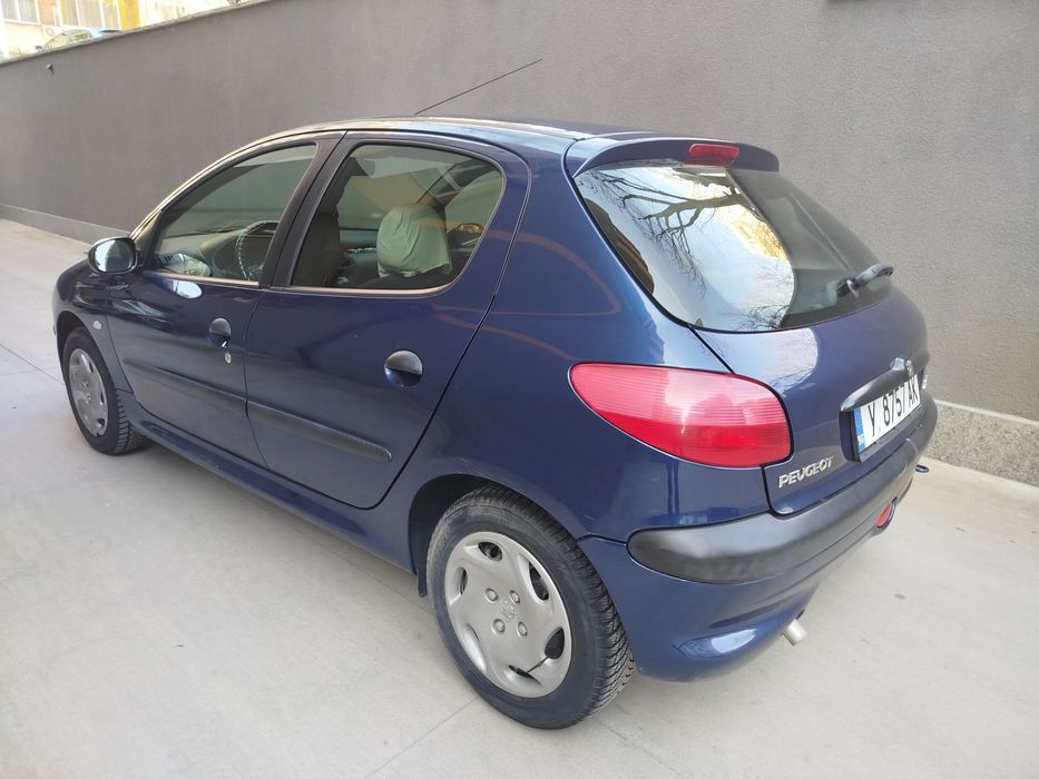 Peugeot      206