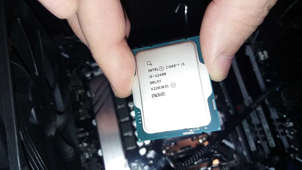 Продам 12400, в отличном состоянии