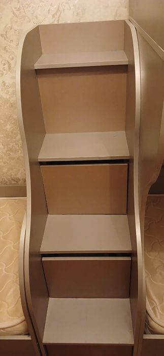 Продам детскую кровать с 3 матрасами