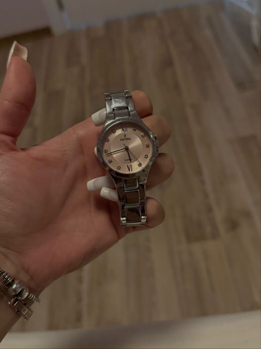 Часовник Festina