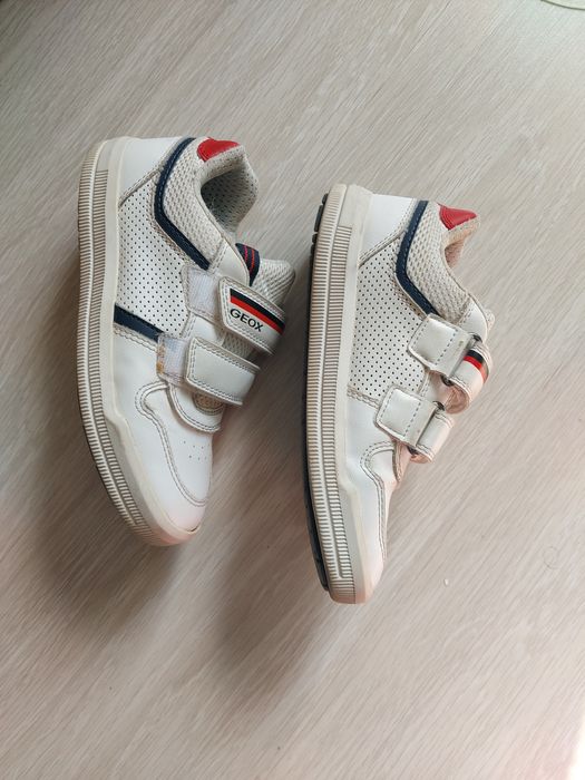 Обувки GEOX,32 номер-20лв.
