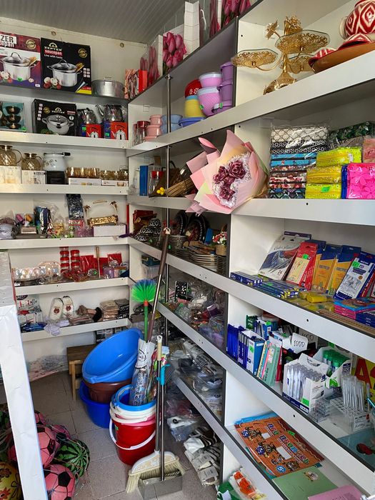 Магазинга мебел полка сотилади холати идеал