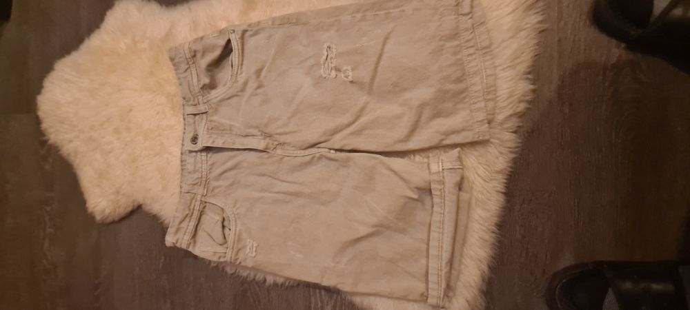 Vand pantaloni scurți jeans Reserved