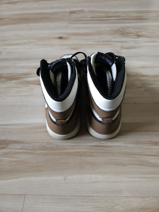 Оригинални кецове Nike Air Jordan 1 Retro High Dark Mocha (GS)