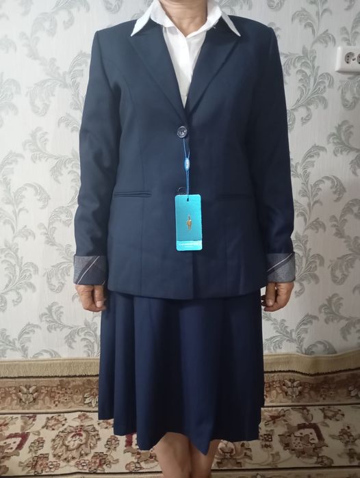 Женский пиджак и юбка классический