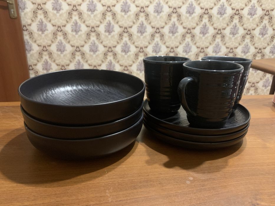 Кружки и тарелки набор