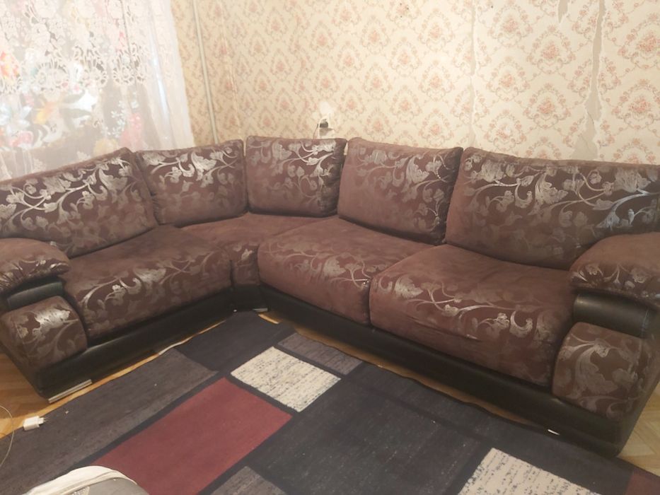 Продам 2 дивина и 1 кресло