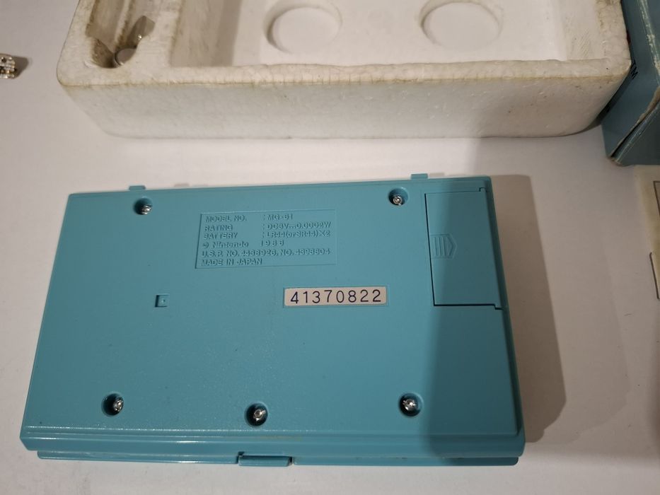 Японска ретро конзола Nintendo Game & Watch Squish
