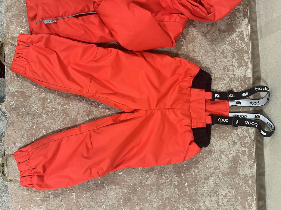 Продам осенний комбинизон.