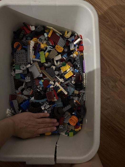 Продам ящик с Lego